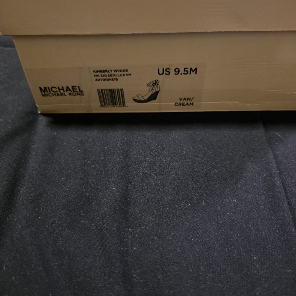 MICHAEL Michael Kors Van/Cream Wedge Sandal Box